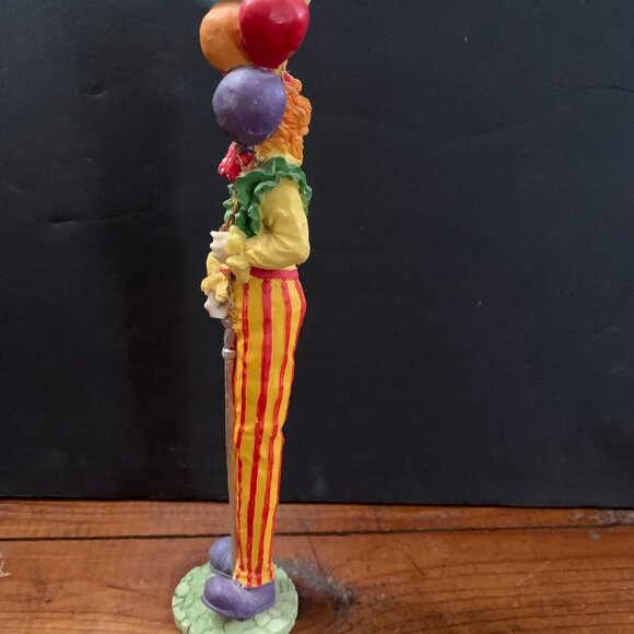 FIGURINE - VINTAGE Resin tall thin circus CLOWN with balloons & walking stick - Picture 4 of 8